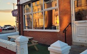 Myroomz Seaview Hotel